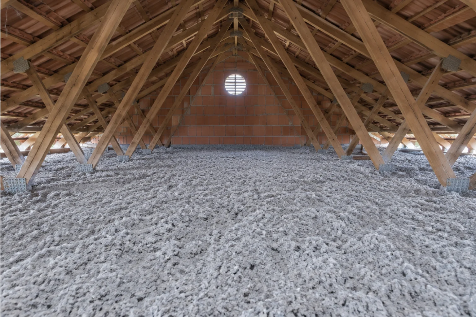 Illustration générée : combles perdus : isolation par soufflage, après travaux.